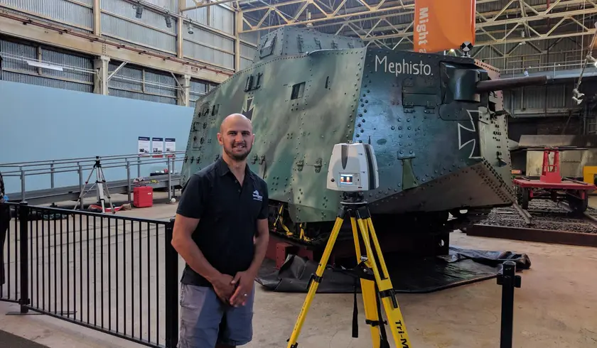 Land Solution team member with a laser scanner in front of Mephisto